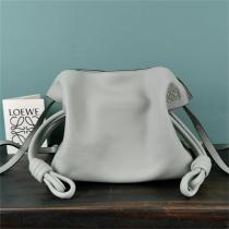 【2026春夏セール限定】LOEWE スーパーコピー ミニバッグ 今っぽストリート ロエベ 淡色で柔らかな印象  