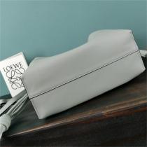 【2026春夏セール限定】LOEWE スーパーコピー ミニバッグ 今っぽストリート ロエベ 淡色で柔らかな印象  