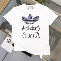 ☆GUCC1 スーパーコピー Tシャツ AdidasｘGUCC1コラボ 蓮 花柄 ロゴ 落書き 男女兼用