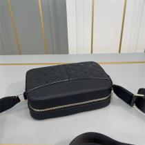 大人のお洒落☆LOUIS VUITTON コピー ショルダーバッグ ボディバッグ 斜め掛け メンズ ルイヴィトン
