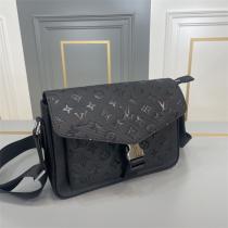 2026年春夏コレクション★★LOUIS VUITTON スーパーコピー ショルダーバッグ ルイヴィトン 牛革 頼もしい収納力