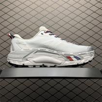 MONCLER スーパーコピー スニーカー モンクレールｘHokaOne Oneコラボ 定番ロゴ貼り付け 