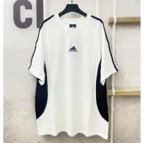 おすすめ2026人気コラボ バレンシアガ 偽物 Tシャツ BALENCIAGAｘAdidas ストライプ柄 刺繡ロゴ 