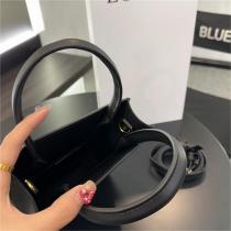 ブラック好き♥LOEWE コピー トートバッグ A4 ロエベ エンボスロゴ 黒 合わせやすさも抜群