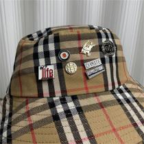 バーバリー 偽物 バケットハット キャップ チャック柄プリント 金属バッジ BURBERRY 綿麻生地