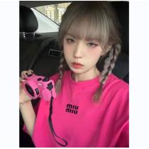 今季らしい着こなし存在感 ミュウミュウ スーパーコピー Ｔシャツ MIUMIU 純綿生地 ロゴプリント ミニマル
