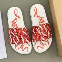 大人っぽい雰囲気が感じ Christian Louboutin 偽物 サンダル クリスチャンルブタン 定番ロゴプリント