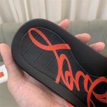 大人っぽい雰囲気が感じ Christian Louboutin 偽物 サンダル クリスチャンルブタン 定番ロゴプリント