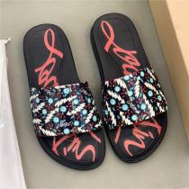大人っぽい雰囲気が感じ Christian Louboutin 偽物 サンダル クリスチャンルブタン 定番ロゴプリント