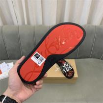 大人っぽい雰囲気が感じ Christian Louboutin 偽物 サンダル クリスチャンルブタン 定番ロゴプリント