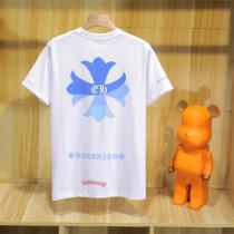 家でも外でも快適に クロムハーツ 偽物 Tシャツ ライトブルー ロゴプリント CHROME HEARTS クロス 純綿 2色