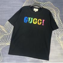 シャリ感のある GUCC1 偽物 Ｔシャツ 半袖 カラーロゴプリント★ シンプルでオシャレ満載