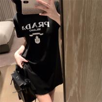 現代風のファッションセンス PRADA コピー ワンピース ガードル付き ストライプ 三角ロゴ プリント プラダ