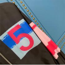 長年にわたり愛用し続ける CHANE1 偽物 UVカットジャケット プリント柄 レトロ