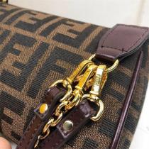 フェンディ スーパー コピー ショルダーバッグ 定番バージョン レトロ ffロゴ モノグラム FENDI 2WAY