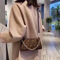 フェンディ スーパー コピー ショルダーバッグ 定番バージョン レトロ ffロゴ モノグラム FENDI 2WAY