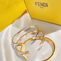 【期間限定】FENDI コピー ブレスレット フェンディ ストーン メッキ 芸能人愛用 人気オシャレ