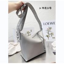 レトロ感満載 LOEWE スーパー コピー ショルダーバッグ 牛革 調節可能ショルダーベルト モノグラム ロエベ