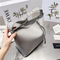 レトロ感満載 LOEWE スーパー コピー ショルダーバッグ 牛革 調節可能ショルダーベルト モノグラム ロエベ
