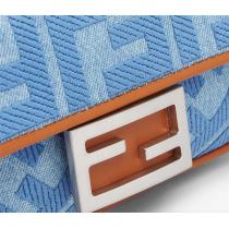 大人気新作★FENDI スーパーコピー ミニバッグ Baguette Mini ライトブルー FFロゴボタン フェンディ 2WAY