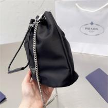 エレガンスな美しい PRADA コピー かごバッグ Reナイロン ミニバッグ ロープ付き sportsexyスタイル プラダ 