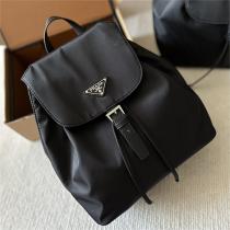 2026最新のトレンド PRADA コピー リュック ナイロン プラダ レトロ感 定番デザイン 三角ロゴ