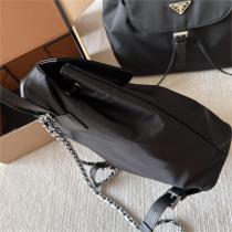 2026最新のトレンド PRADA コピー リュック ナイロン プラダ レトロ感 定番デザイン 三角ロゴ