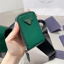 2026人気アイテム PRADA コピー ショルダーバッグ 三角 ロゴ Saffiano ナイロン ベルト取り外し可能 プラダ