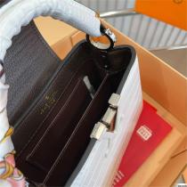 【N93716】LOUIS VUITTON スーパーコピー ハンドバッグ Capucines MM ルイヴィトン ホワイト スカーフ