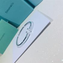 トレンド感を出す★ ティファニー 偽物 ブレスレット Tiffany & Co. 925シルバー シンプル バングル T