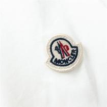 ☆芸能人愛用☆MONCLER  Tシャツ モンクレール 純綿生地 カラフルなロゴ 貼り付け 純綿 