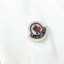 お洒落心をくすぐられる モンクレール 偽物 Tシャツ 落書きロゴ 純綿生地 MONCLER 貼り付け 男女兼用