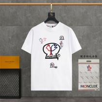 お洒落心をくすぐられる モンクレール 偽物 Tシャツ 落書きロゴ 純綿生地 MONCLER 貼り付け 男女兼用
