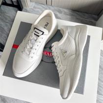 颯爽と現れる プラダ スーパーコピー スニーカー PRADA 三角ロゴ 金属 ソール レザー素材 