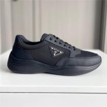 颯爽と現れる プラダ スーパーコピー スニーカー PRADA 三角ロゴ 金属 ソール レザー素材 