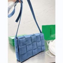 2026新作 BOTTEGA VANETA コピー ショルダーバッグ カセット クロスボディデニム  ボッテガ ヴェネタ