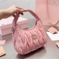 MIUMIU コピー ハンドバッグ wanderシリーズ hoboデザイン ミュウミュウ nappaレザー