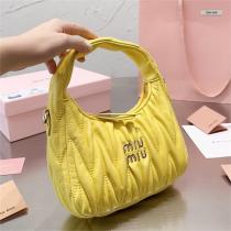 MIUMIU コピー ハンドバッグ wanderシリーズ hoboデザイン ミュウミュウ nappaレザー
