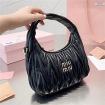 MIUMIU コピー ハンドバッグ wanderシリーズ hoboデザイン ミュウミュウ nappaレザー