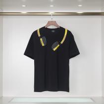 お肌に優しい フェンディ スーパー コピー Tシャツ ヘッドフォン ロゴ プリント FENDI 半袖  