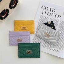 2026年大好評の半袖 ルイヴィトン 偽物 カードケース LOUIS VUITTON レザー ロゴ 貼り付け カードスロット     