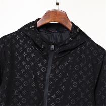 定番アイテム★LOUIS VUITTON コピー ジャケット モノグラム プリント フード付き 防水性 暖かさ ルイヴィトン