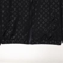 定番アイテム★LOUIS VUITTON コピー ジャケット モノグラム プリント フード付き 防水性 暖かさ ルイヴィトン
