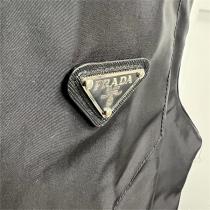 最高品質♥プラダ スーパーコピー 半袖ジャケット ナイロン 三角 ロゴ 通気性 速乾性 PRADA