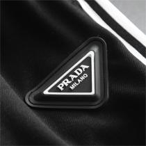 秋も颯爽に過ごせる PRADA コピー スウェットパンツ 三角ロゴ レザー ゆったりサイズ ストライプ柄 プラダ
