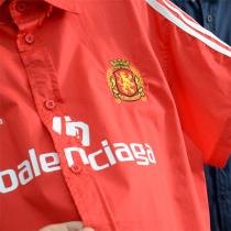 2026ファッション バレンシアガ コピー 半袖シャツ BALENCIAGAｘadidas x Manchester United F.C. コラボ ロゴ刺繡