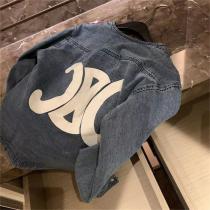  トレンドを問わず長く愛用 CELINE スーパーコピー デニム ジャケット 定番 ロゴ プリント 金属ボタン セリーヌ