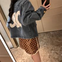  トレンドを問わず長く愛用 CELINE スーパーコピー デニム ジャケット 定番 ロゴ プリント 金属ボタン セリーヌ