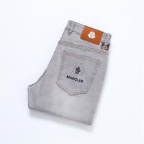 23FW☆MONCLER コピー ジーンズ 刻印 ロゴ 刺繡 レザー デニム モンクレール 浅色 モンクレール