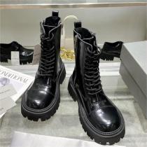 オシャレな秋冬コーデスタイル BALENCIAGA コピー ブーツ 厚底ソール 3色 ロゴ バレンシアガ